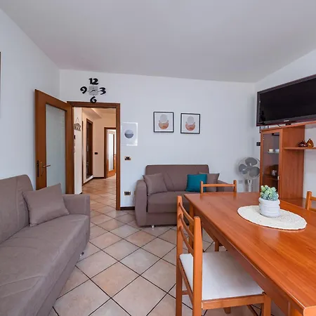 Apartamento With Terrace - & Bellagio Nearby