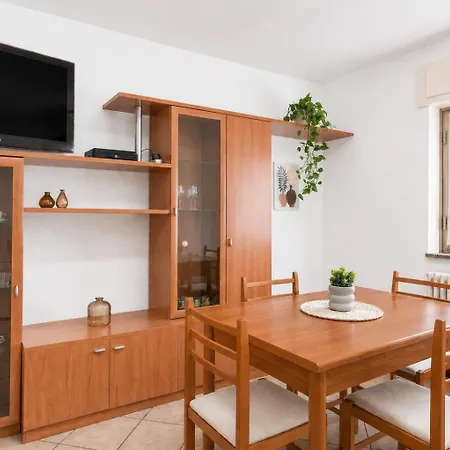 Apartamento With Terrace - & Bellagio Nearby *